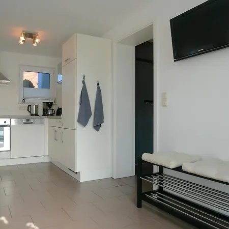 Haus Proese Mit 2 Ferienwohnungen, 15 Minuten Zur Ostsee * Koserow