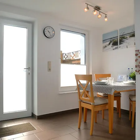 Haus Proese Mit 2 Ferienwohnungen, 15 Minuten Zur Ostsee