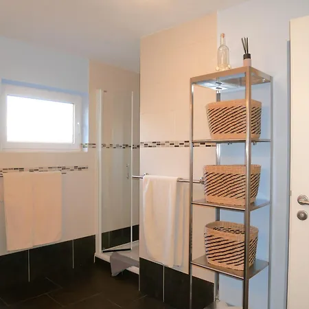 Haus Pröse Mit 2 Ferienwohnungen, 15 Minuten Zur Ostsee Koserow
