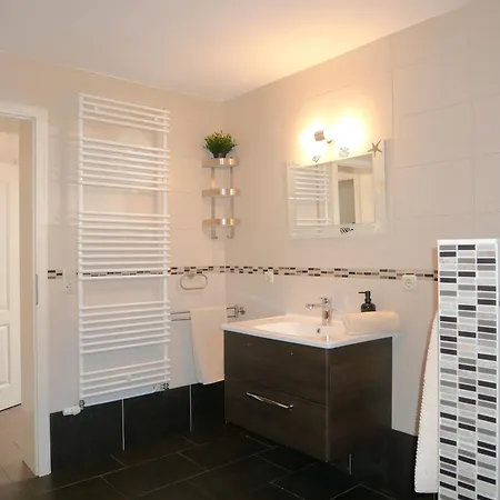 Haus Pröse Mit 2 Ferienwohnungen, 15 Minuten Zur Ostsee * Koserow