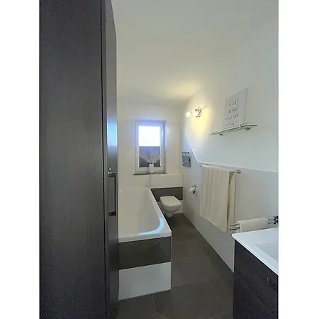 Apartment Haus Pröse Mit 2 Ferienwohnungen, 15 Minuten Zur Ostsee Koserow